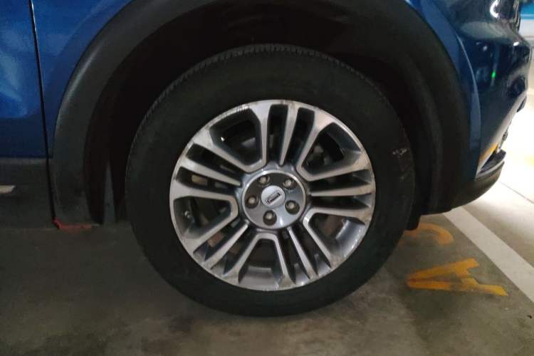 Used Qoros 5 2016 1.6T Automatic Luxury Model Right Front Wheel Hub
