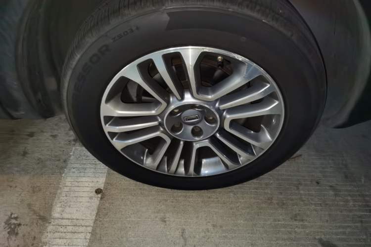 Used Qoros 5 2016 1.6T Automatic Luxury Model Right Front Wheel Hub
