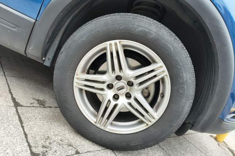 Used Qoros 5 2016 1.6T Automatic Elite Model Right Front Wheel Hub