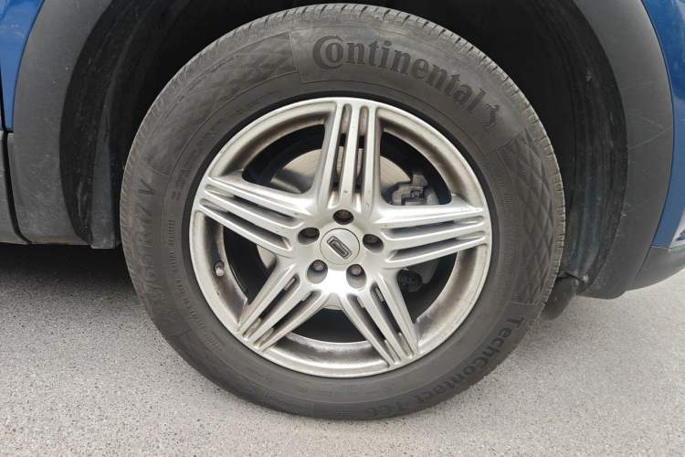 Used Qoros 5 2016 1.6T Automatic Elite Model Right Front Wheel Hub