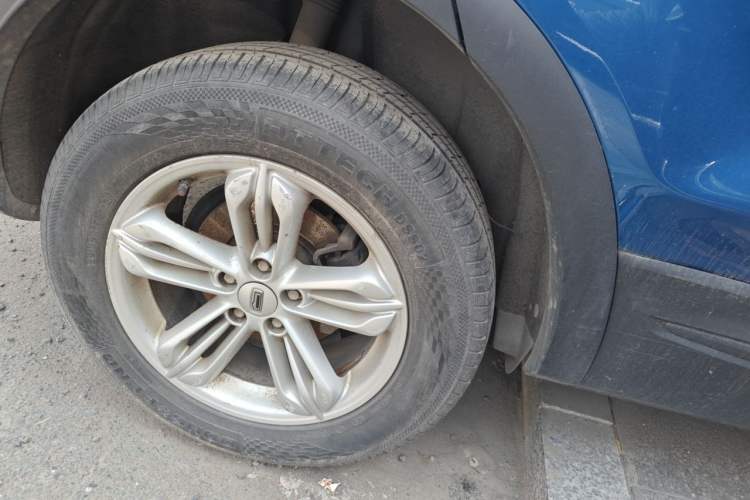 Used Qoros 5 2016 1.6T Automatic Comfort Model Right Front Wheel Hub
