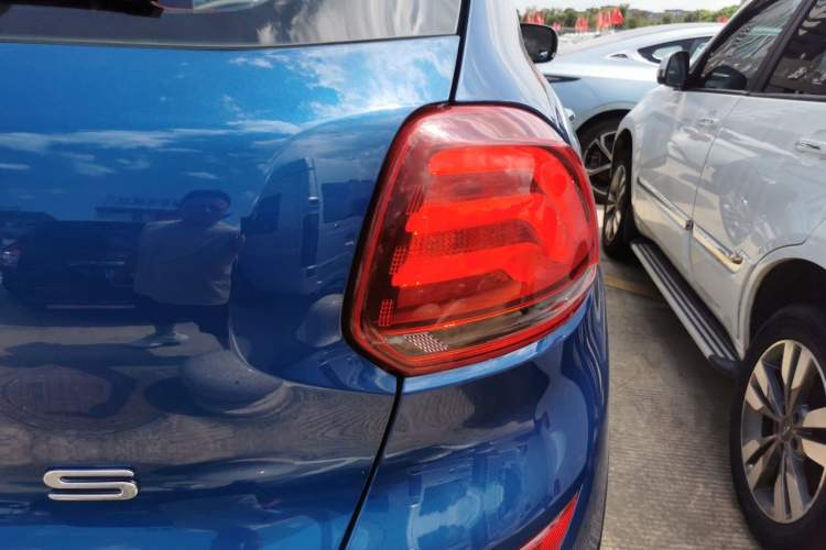 Used Qoros 5 2016 1.6T Automatic Luxury Model Right Rear Taillight