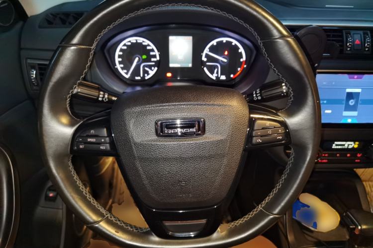 Used Qoros 5 2016 1.6T Automatic Luxury Model Steering Wheel