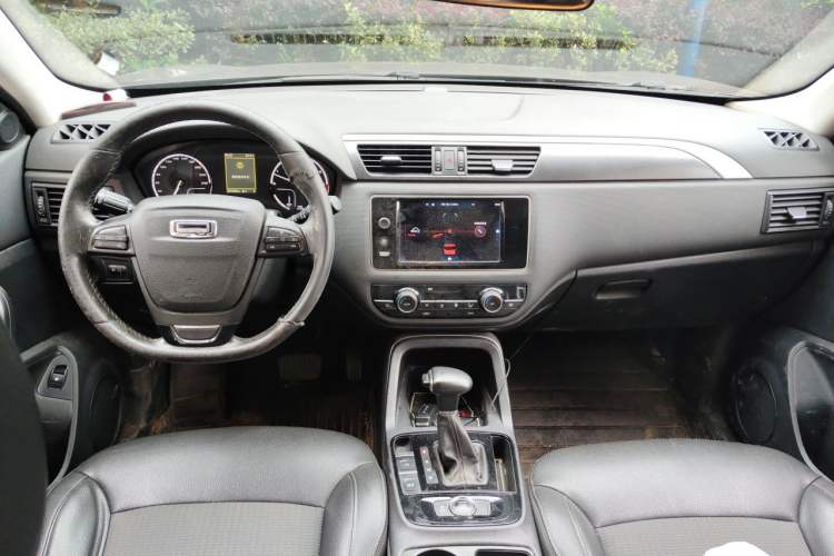 Used Qoros 5 2016 1.6T Automatic Elite Model Center Console