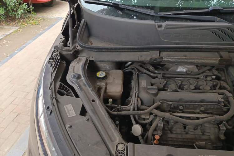 Used Qoros 5 2016 1.6T Automatic Elite Model Engine Bay Right