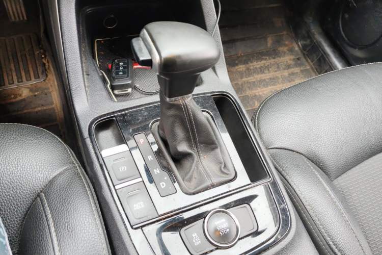 Used Qoros 5 2016 1.6T Automatic Elite Model Gear Lever