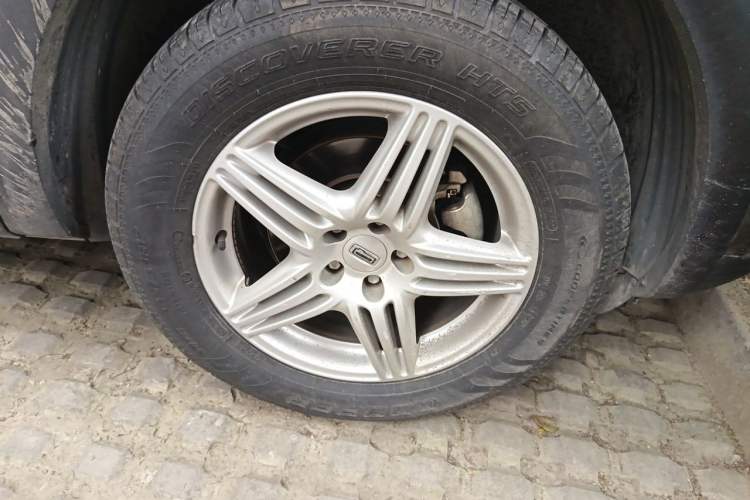 Used Qoros 5 2016 1.6T Automatic Elite Model Right Front Wheel Hub