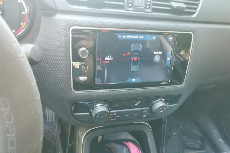 Used Qoros 5 2016 1.6T Manual Fashion Edition Audio And AC Panel