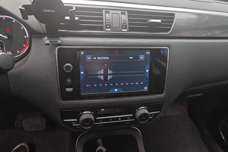 Used Qoros 5 2016 1.6T Automatic Luxury Model Audio And AC Panel