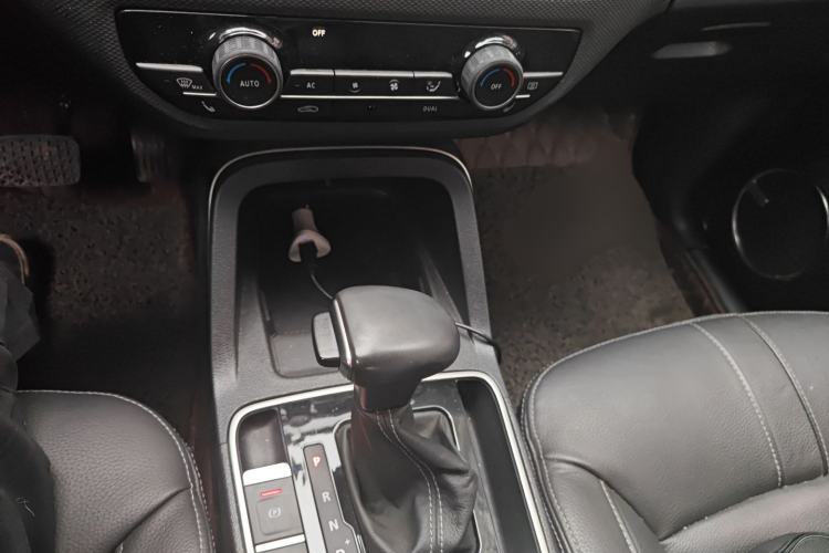 Used Qoros 5 2016 1.6T Automatic Luxury Model Gear Lever