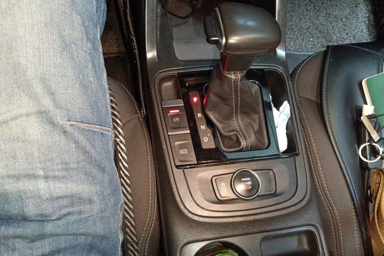 Used Qoros 5 2016 1.6T Automatic Comfort Model Gear Lever