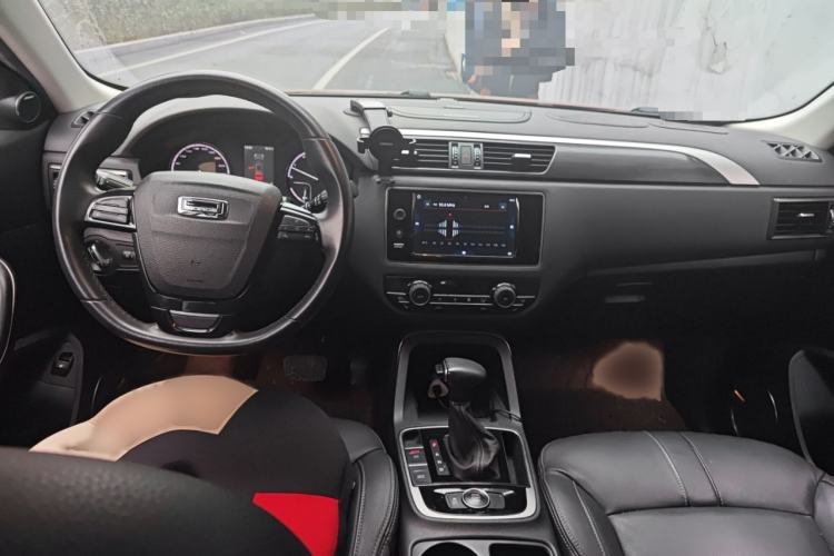 Used Qoros 5 2016 1.6T Automatic Luxury Model Interior 2