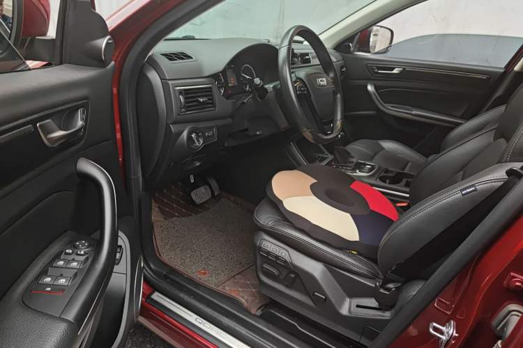 Used Qoros 5 2016 1.6T Automatic Luxury Model Interior 3