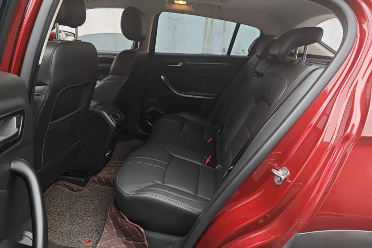Used Qoros 5 2016 1.6T Automatic Luxury Model Interior 4