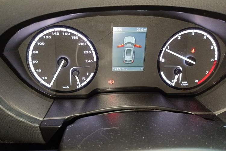Used Qoros 5 2016 1.6T Automatic Comfort Model Odometer Close Up