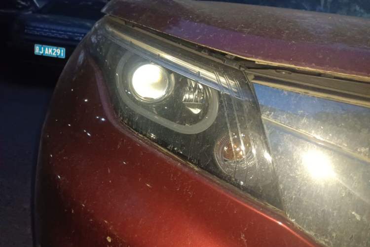 Used Qoros 5 2016 1.6T Automatic Luxury Model Right Front Headlight