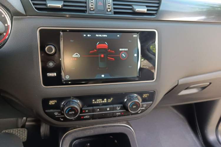 Used Qoros 5 2016 1.6T Automatic Luxury Model Audio And AC Panel