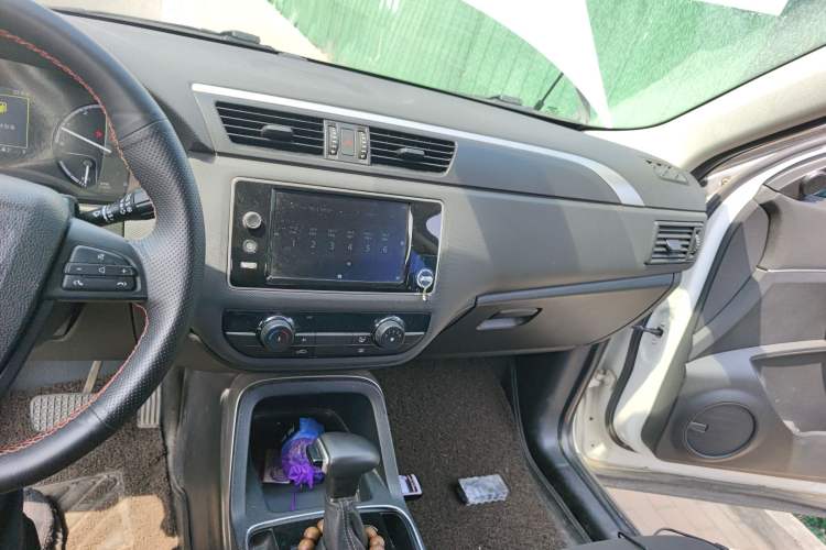 Used Qoros 5 2016 1.6T Automatic Comfort Model Audio And AC Panel