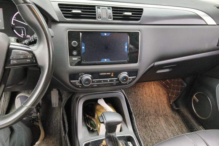 Used Qoros 5 2016 1.6T Automatic Luxury Model Audio And AC Panel