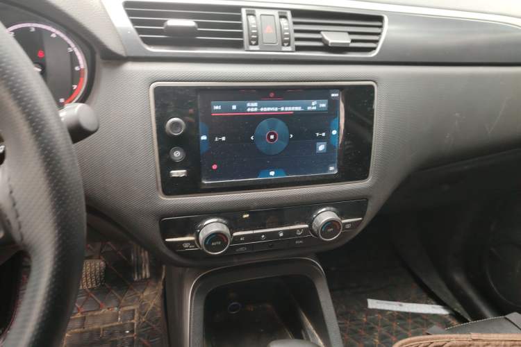 Used Qoros 5 2016 1.6T Automatic Elite Model Audio And AC Panel