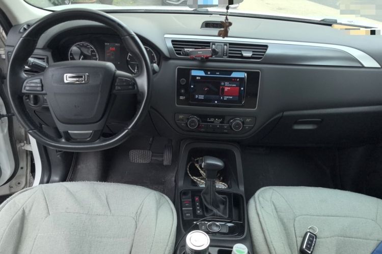 Used Qoros 5 2016 1.6T Automatic Elite Model Center Console