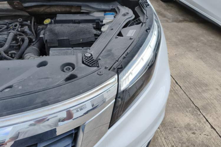 Used Qoros 5 2016 1.6T Automatic Elite Model Engine Bay Left