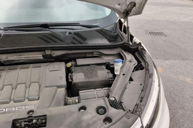 Used Qoros 5 2016 1.6T Automatic Luxury Model Engine Bay Left