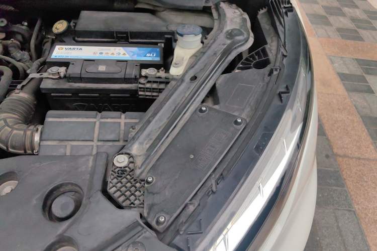 Used Qoros 5 2016 1.6T Automatic Comfort Model Engine Bay Left