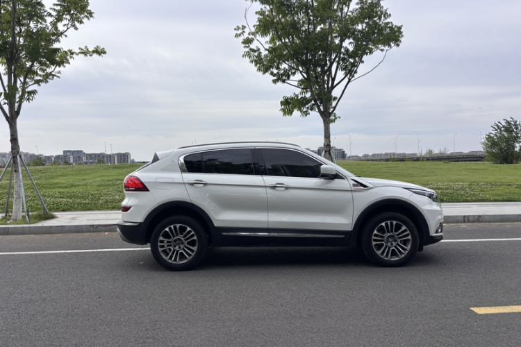 Used Qoros 5 2016 1.6T Automatic Luxury Model Exterior 2