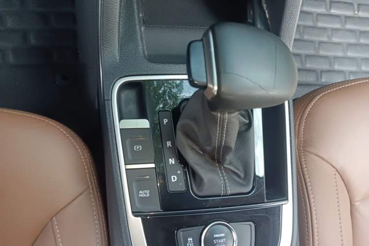 Used Qoros 5 2016 1.6T Automatic Luxury Model Gear Lever