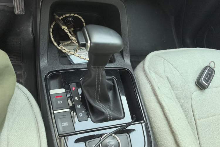 Used Qoros 5 2016 1.6T Automatic Elite Model Gear Lever