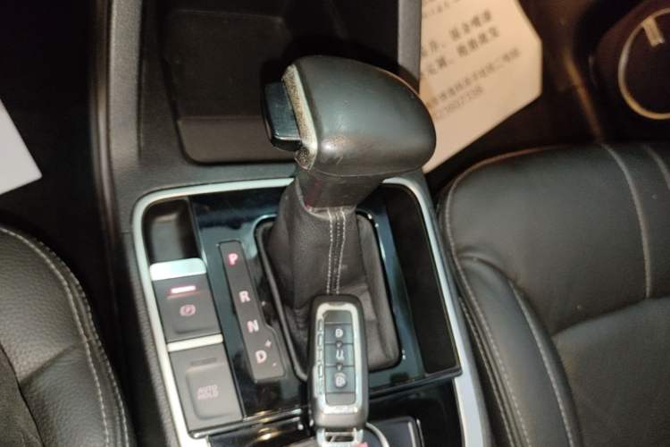 Used Qoros 5 2016 1.6T Automatic Luxury Model Gear Lever
