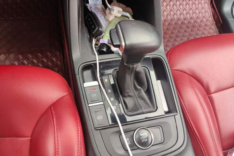 Used Qoros 5 2016 1.6T Automatic Comfort Model Gear Lever