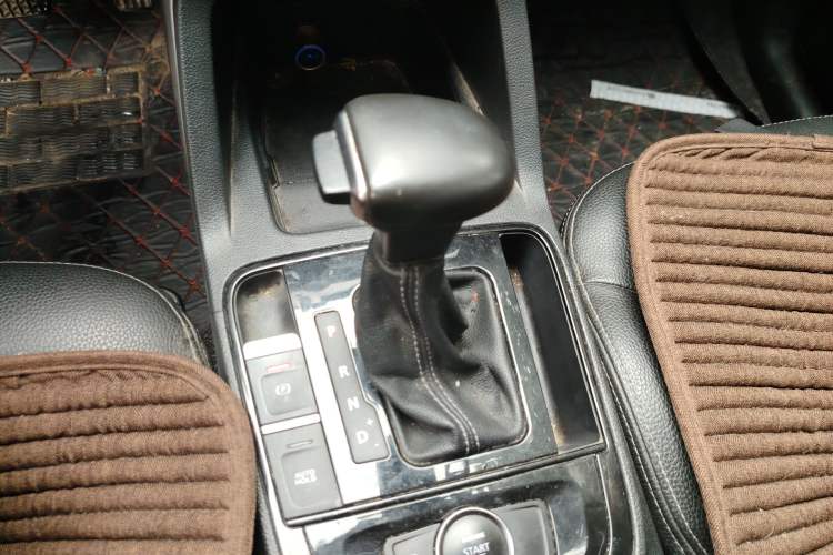Used Qoros 5 2016 1.6T Automatic Elite Model Gear Lever