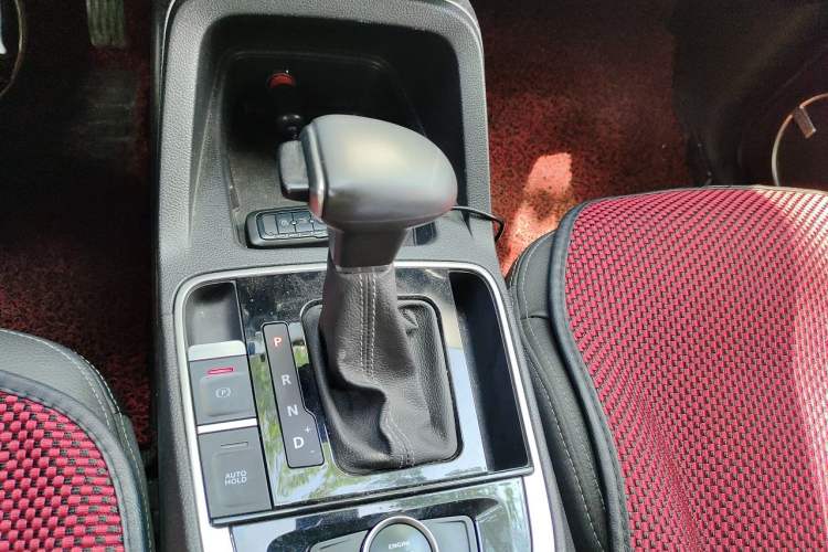 Used Qoros 5 2016 1.6T Automatic Luxury Model Gear Lever