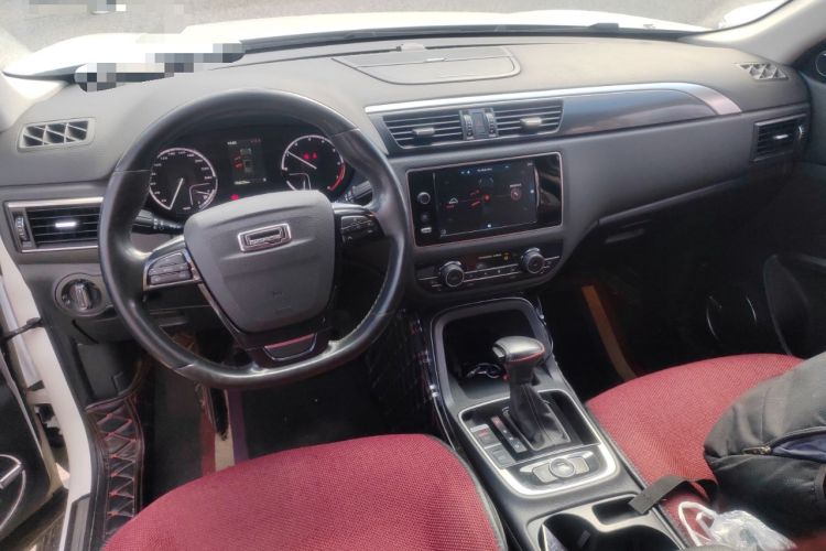 Used Qoros 5 2016 1.6T Automatic Luxury Model Interior 2