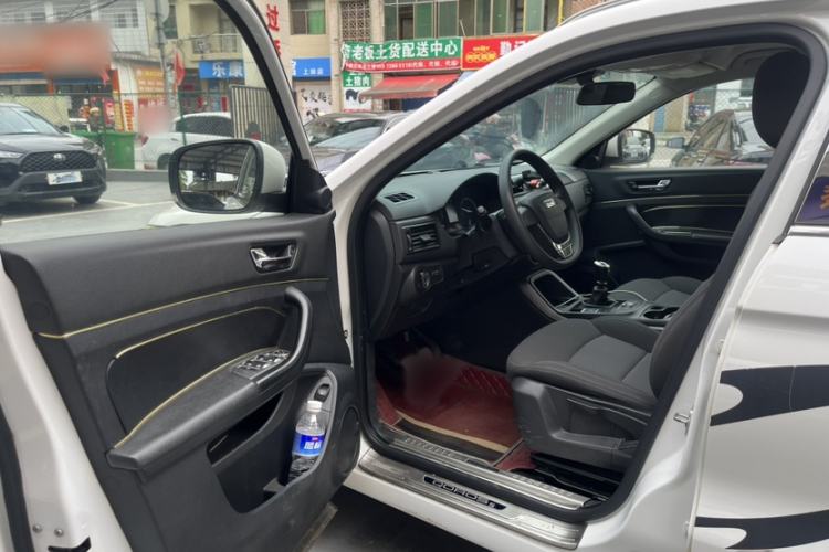 Used Qoros 5 2016 1.6T Manual Comfort Model Interior 3