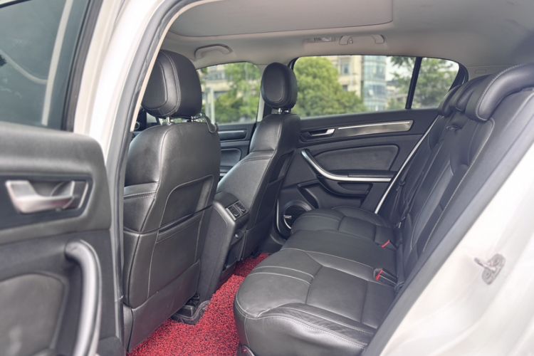 Used Qoros 5 2016 1.6T Automatic Luxury Model Interior 5