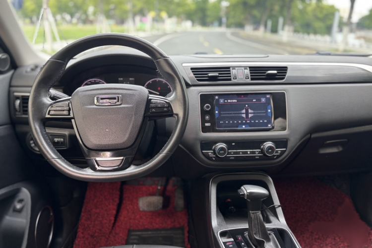 Used Qoros 5 2016 1.6T Automatic Luxury Model Interior 7