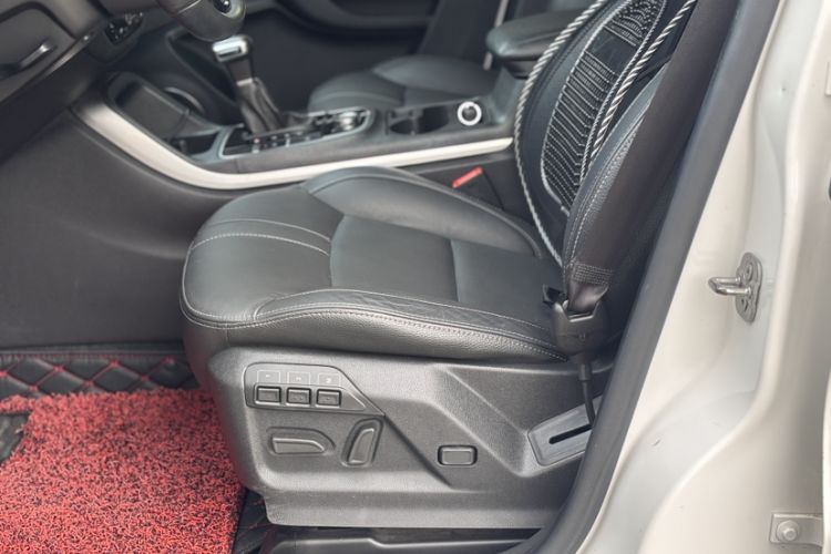 Used Qoros 5 2016 1.6T Automatic Luxury Model Interior 8