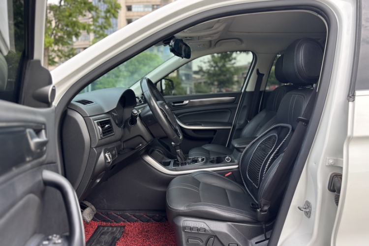 Used Qoros 5 2016 1.6T Automatic Luxury Model Interior 9