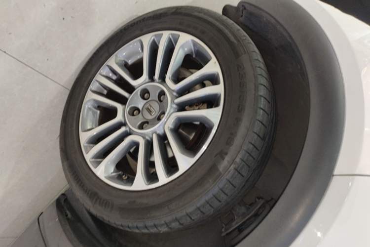 Used Qoros 5 2016 1.6T Automatic Luxury Model Left Front Wheel Hub