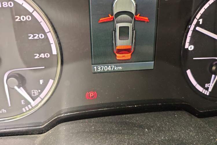Used Qoros 5 2016 1.6T Manual Comfort Model Odometer Close Up
