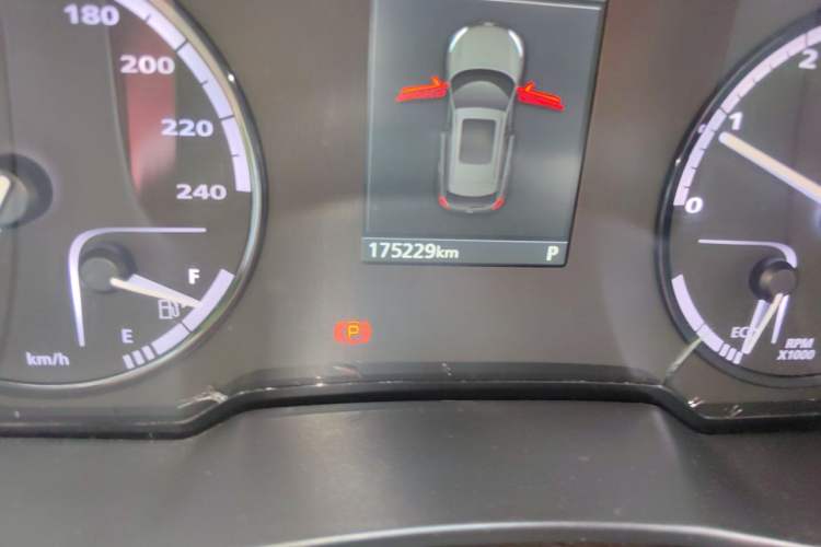 Used Qoros 5 2016 1.6T Automatic Comfort Model Odometer Close Up