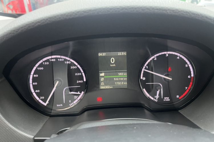Used Qoros 5 2016 1.6T Manual Comfort Model Odometer Close Up