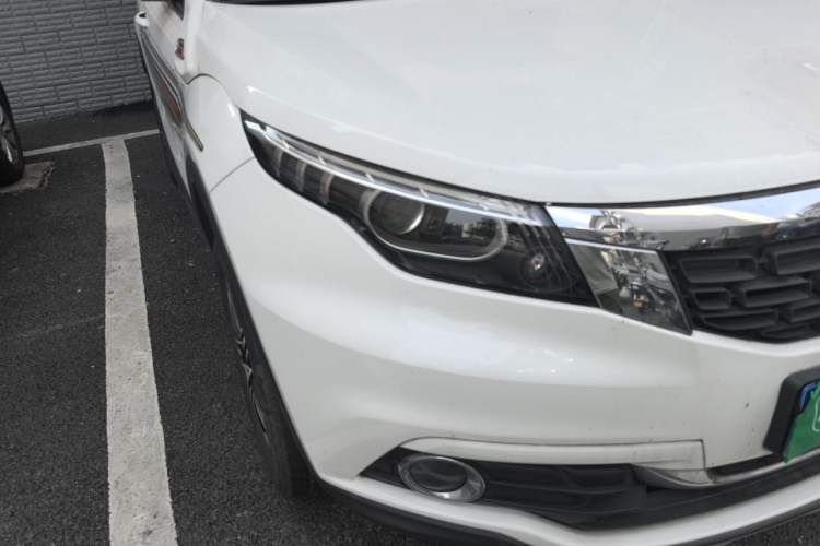 Used Qoros 5 2016 1.6T Automatic Elite Model Right Front Headlight