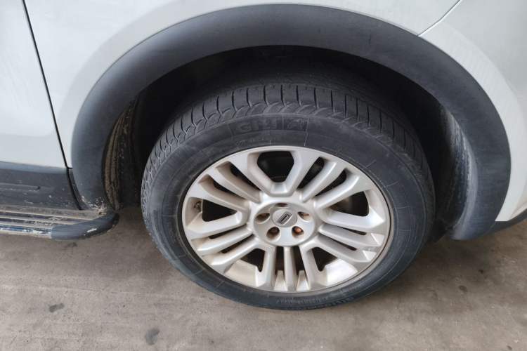 Used Qoros 5 2016 1.6T Automatic Elite Model Right Front Wheel Hub