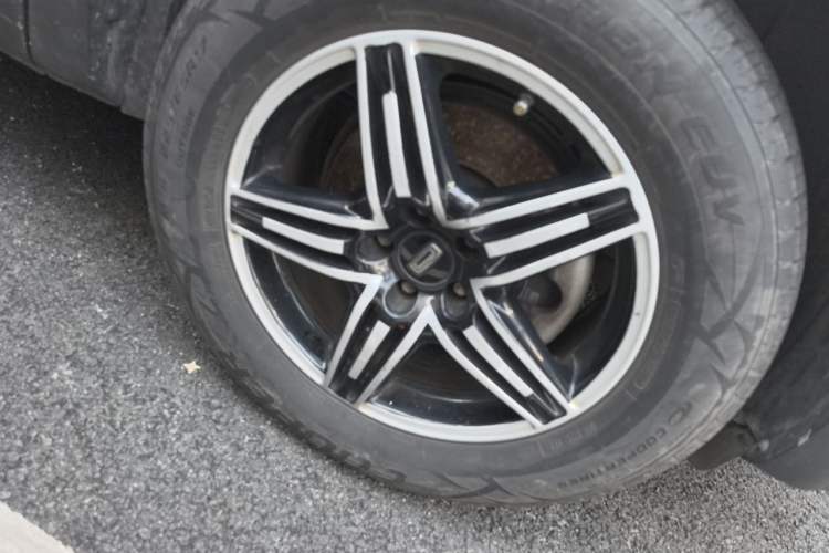 Used Qoros 5 2016 1.6T Automatic Elite Model Right Front Wheel Hub