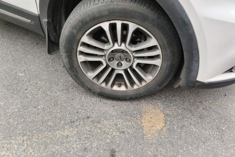 Used Qoros 5 2016 1.6T Automatic Luxury Model Right Front Wheel Hub