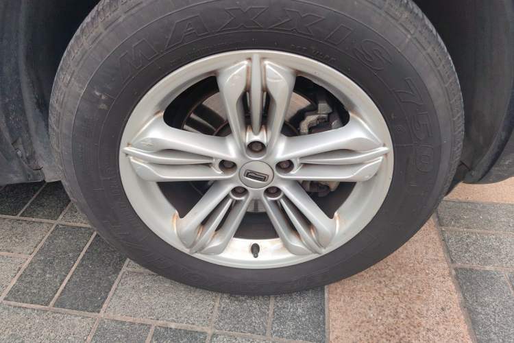 Used Qoros 5 2016 1.6T Automatic Comfort Model Right Front Wheel Hub
